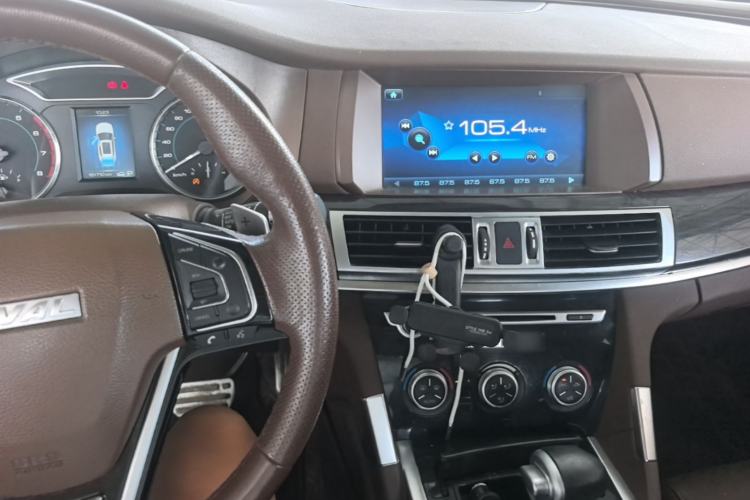 Used Haval H7 2017 Red-Label H7 2.0T Automatic Luxury Model Center Console