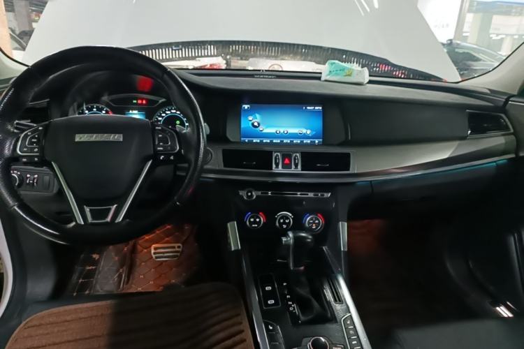 Used Haval H7 2017 Red-Label H7 2.0T Automatic Luxury Model Center Console