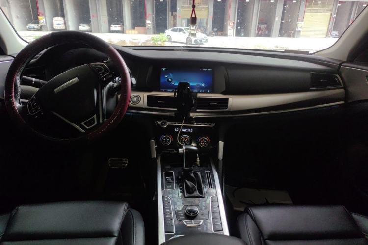Used Haval H7 2017 Red-Label H7 2.0T Automatic Prestige Model Center Console