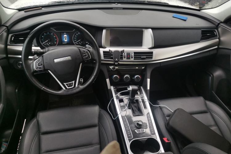 Used Haval H7 2017 Red-Label H7 2.0T Automatic Luxury Model Center Console