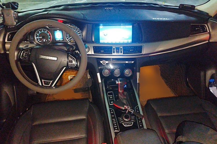 Used Haval H7 2017 Red-Label H7 2.0T Automatic Prestige Model Center Console