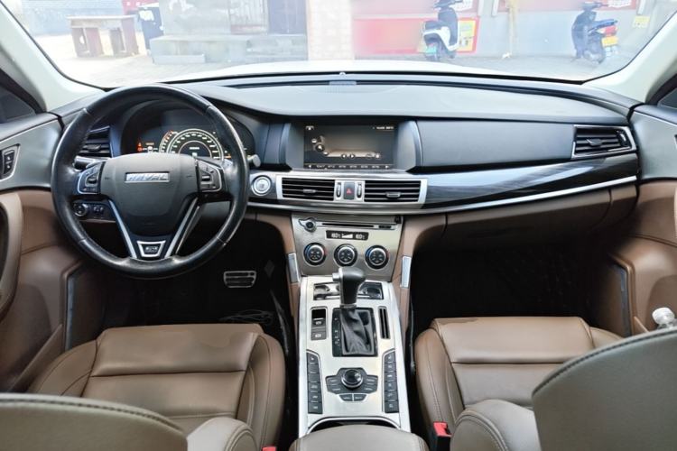 Used Haval H7 2017 Red-Label H7 2.0T Automatic Prestige Model Center Console