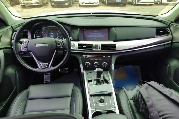Used Haval H7 2017 Red-Label H7 2.0T Automatic Luxury Model Center Console