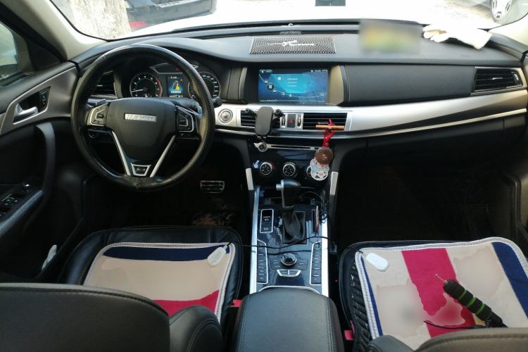 Used Haval H7 2017 Red-Label H7 2.0T Automatic Luxury Model Center Console