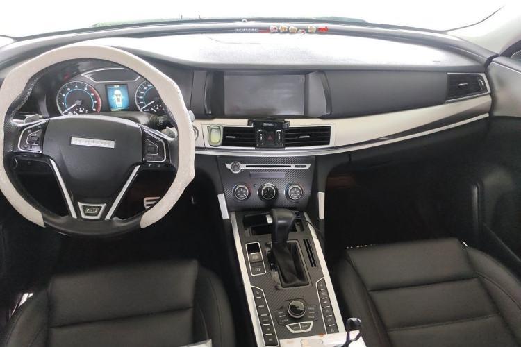 Used Haval H7 2017 Red-Label H7 2.0T Automatic Luxury Model Center Console
