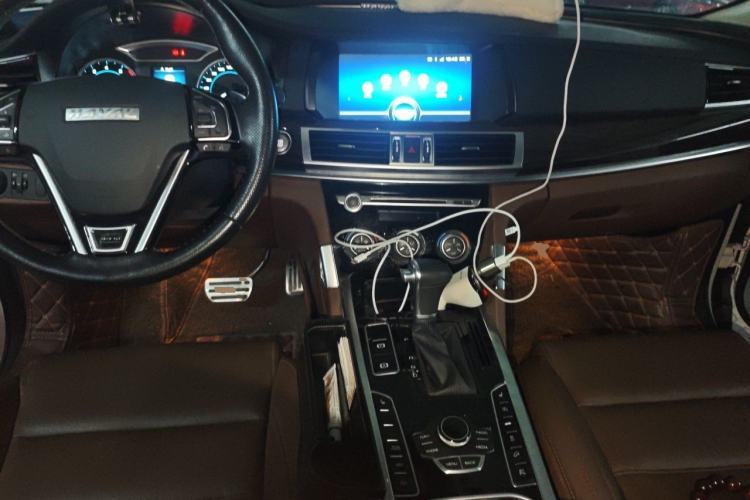 Used Haval H7 2017 Red-Label H7 2.0T Automatic Luxury Model Center Console
