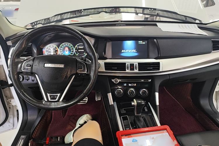 Used Haval H7 2017 Red-Label H7L 2.0T Automatic Prestige Model Center Console