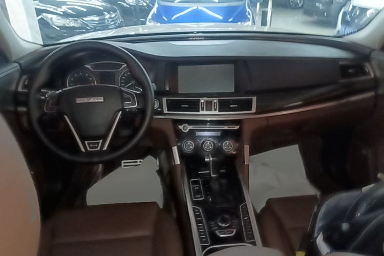 Used Haval H7 2017 Red-Label H7L 2.0T Automatic Luxury Model Center Console