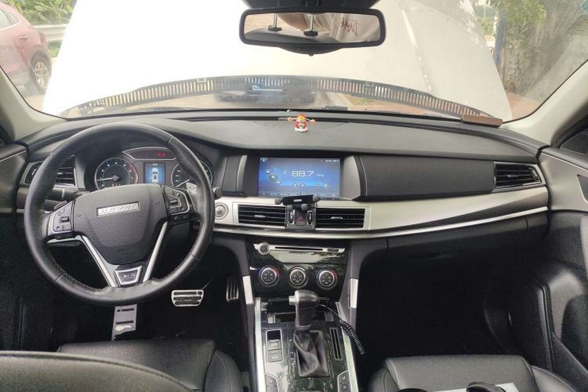 Used Haval H7 2017 Red-Label H7 2.0T Automatic Luxury Model Center Console
