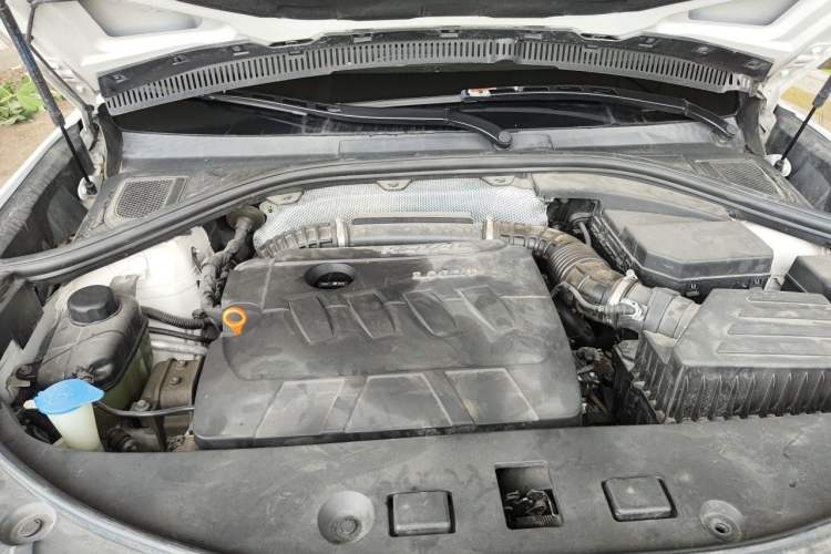 Used Haval H7 2017 Red-Label H7 2.0T Automatic Luxury Model Engine Bay