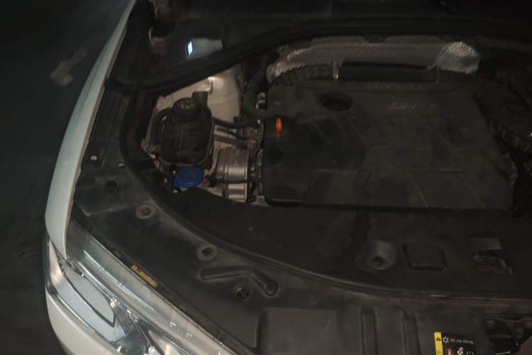 Used Haval H7 2017 Blue-Label H7L 2.0T Automatic Luxury Model Engine Bay Right