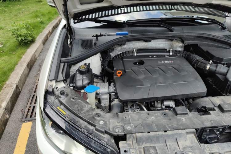 Used Haval H7 2017 Red-Label H7 2.0T Automatic Prestige Model Engine Bay Right
