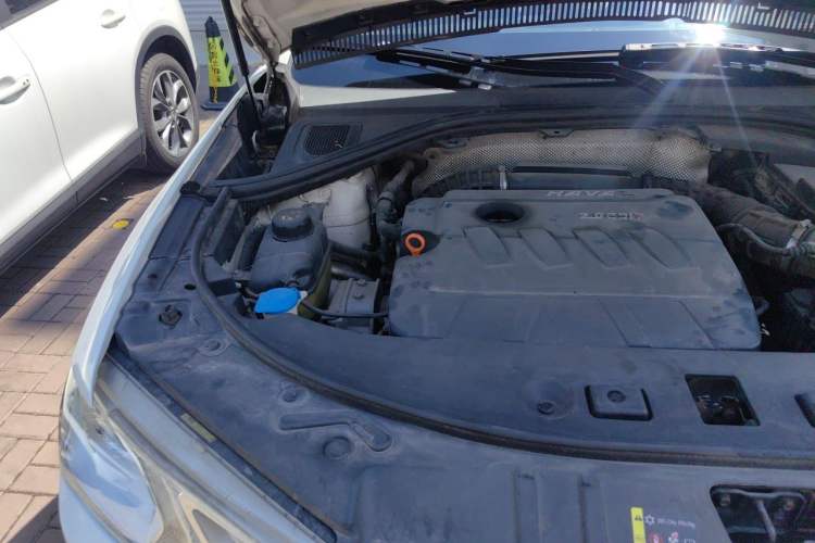 Used Haval H7 2017 Blue-Label H7L 2.0T Automatic Luxury Model Engine Bay Right