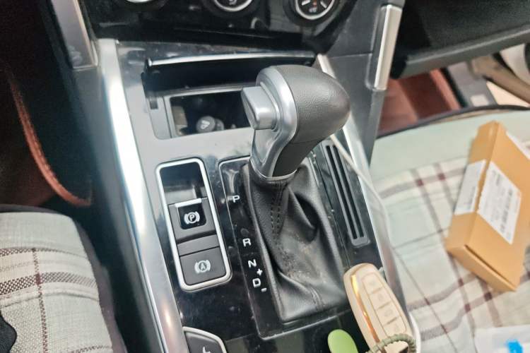 Used Haval H7 2017 Red-Label H7 2.0T Automatic Luxury Model Gear Lever
