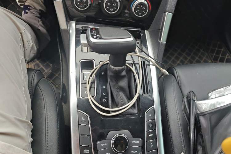 Used Haval H7 2017 Red-Label H7 2.0T Automatic Luxury Model Gear Lever