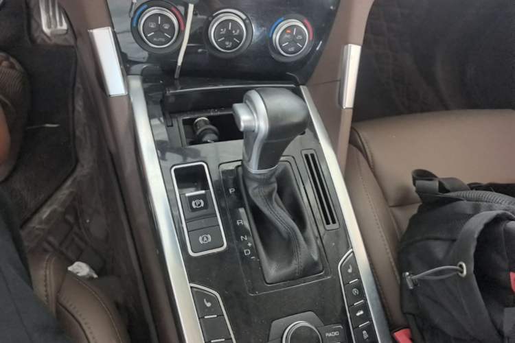 Used Haval H7 2017 Red-Label H7 2.0T Automatic Luxury Model Gear Lever