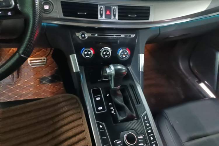 Used Haval H7 2017 Red-Label H7 2.0T Automatic Luxury Model Gear Lever