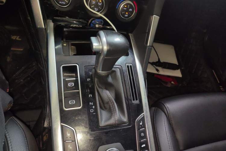 Used Haval H7 2017 Red-Label H7 2.0T Automatic Prestige Model Gear Lever
