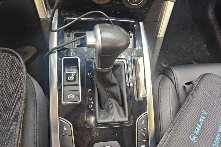 Used Haval H7 2017 Red-Label H7 2.0T Automatic Prestige Model Gear Lever