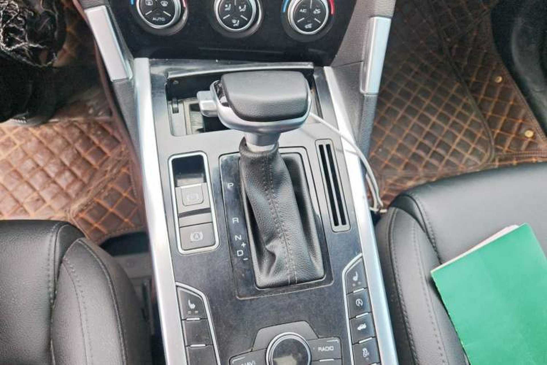 Used Haval H7 2017 Red-Label H7 2.0T Automatic Luxury Model Gear Lever