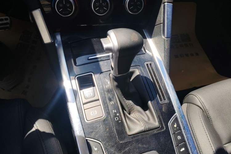 Used Haval H7 2017 Red-Label H7 2.0T Automatic Luxury Model Gear Lever