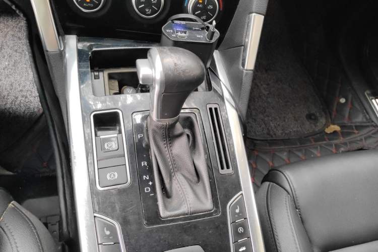 Used Haval H7 2017 Red-Label H7 2.0T Automatic Prestige Model Gear Lever