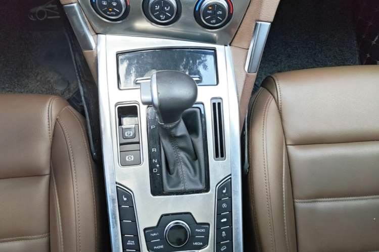 Used Haval H7 2017 Red-Label H7 2.0T Automatic Prestige Model Gear Lever