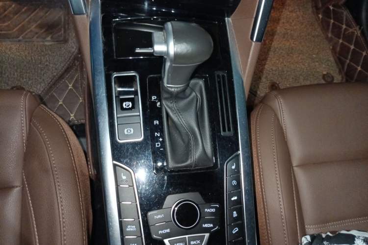 Used Haval H7 2017 Red-Label H7 2.0T Automatic Luxury Model Gear Lever
