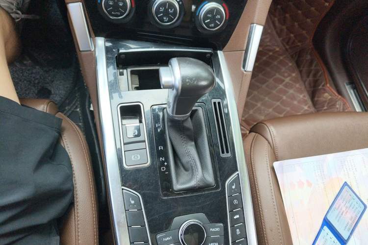 Used Haval H7 2017 Red-Label H7 2.0T Automatic Luxury Model Gear Lever