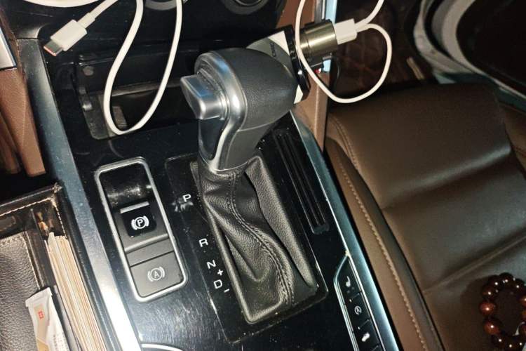Used Haval H7 2017 Red-Label H7 2.0T Automatic Luxury Model Gear Lever