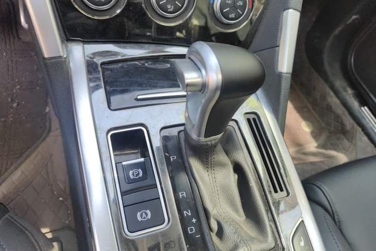 Used Haval H7 2017 Red-Label H7 2.0T Automatic Prestige Model Gear Lever