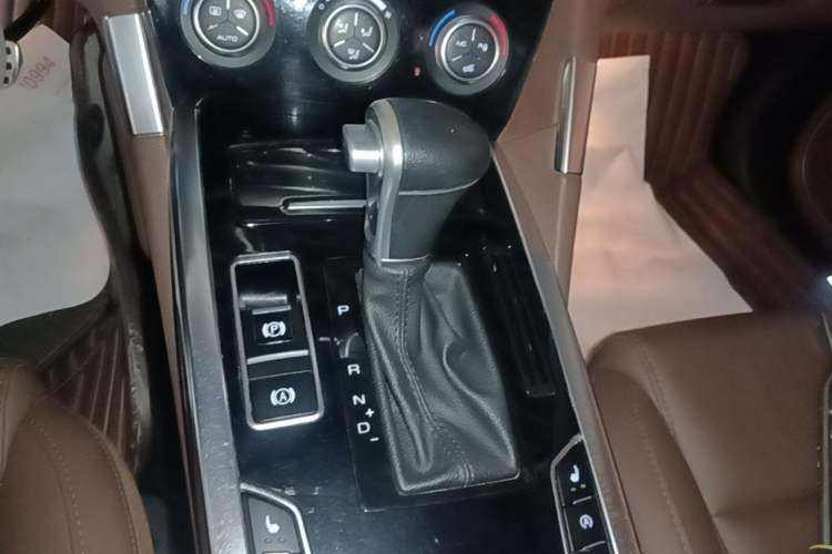 Used Haval H7 2017 Red-Label H7L 2.0T Automatic Luxury Model Gear Lever