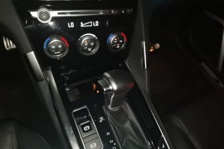 Used Haval H7 2017 Red-Label H7L 2.0T Automatic Prestige Model Gear Lever