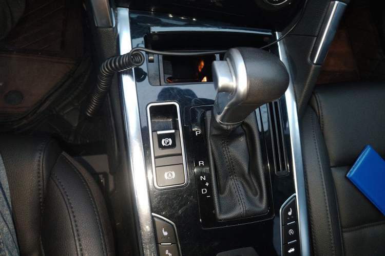 Used Haval H7 2017 Blue-Label H7L 2.0T Automatic Elite Model Gear Lever