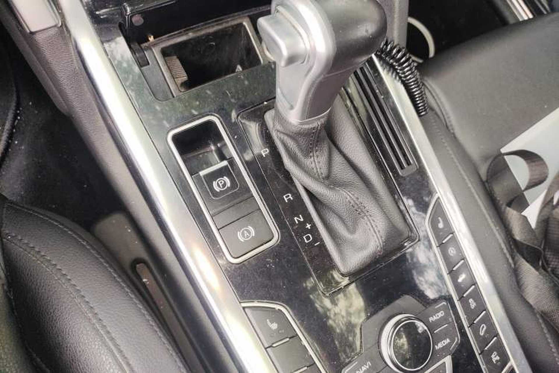 Used Haval H7 2017 Red-Label H7 2.0T Automatic Luxury Model Gear Lever