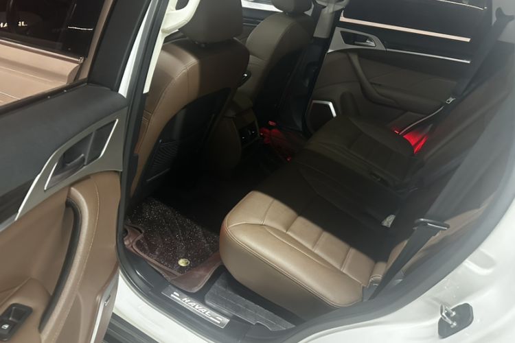 Used Haval H7 2017 Red-Label H7L 2.0T Automatic Prestige Model Interior 4