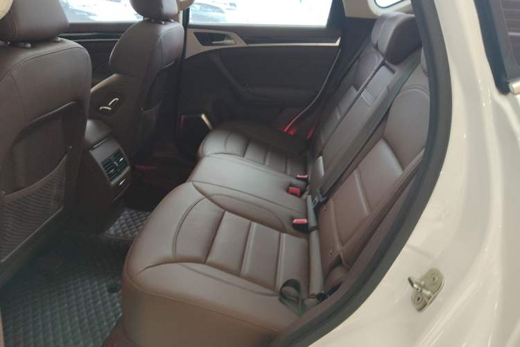 Used Haval H7 2017 Red-Label H7 2.0T Automatic Prestige Model Interior 4