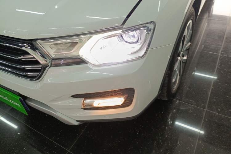 Used Haval H7 2017 Blue-Label H7L 2.0T Automatic Luxury Model Left Front Headlight