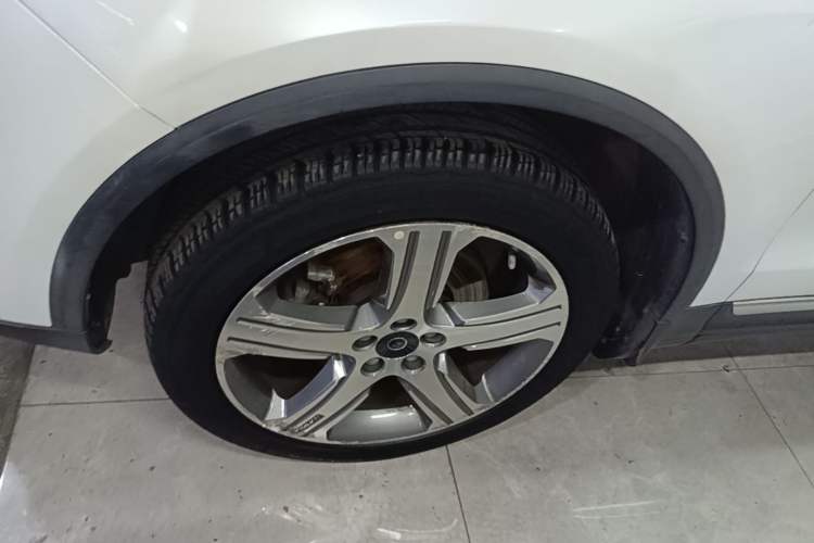 Used Haval H7 2017 Red-Label H7 2.0T Automatic Prestige Model Left Front Wheel Hub