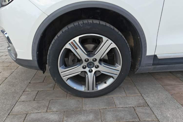 Used Haval H7 2017 Red-Label H7 2.0T Automatic Prestige Model Left Front Wheel Hub
