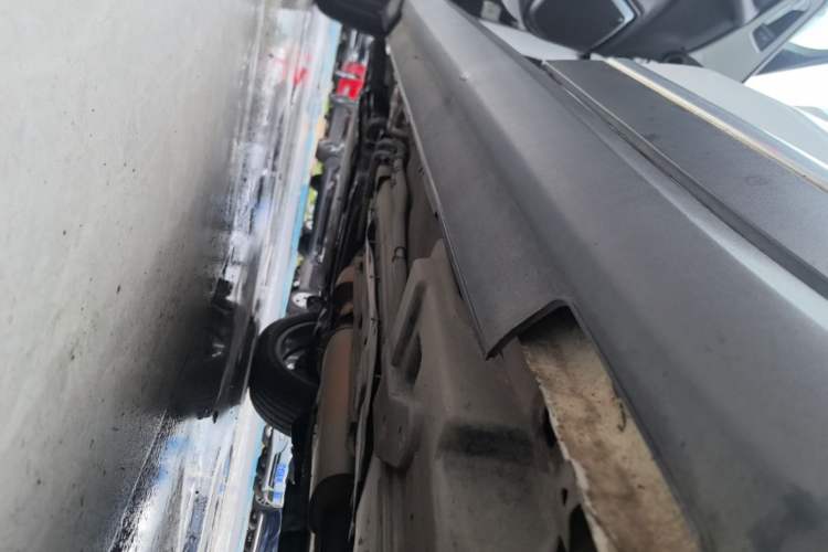Used Haval H7 2017 Blue Label H7L 2.0T Automatic Prestige Model Left Side Sill