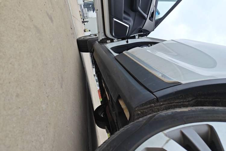 Used Haval H7 2017 Blue Label H7L 2.0T Automatic Prestige Model Left Side Sill