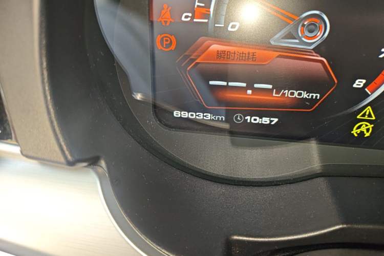 Used Haval H7 2017 Red-Label H7 2.0T Automatic Prestige Model Odometer Close Up