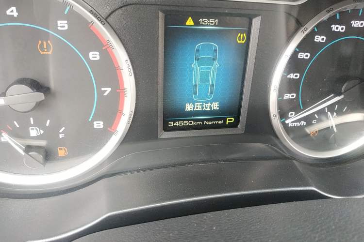 Used Haval H7 2017 Red-Label H7L 2.0T Automatic Luxury Model Odometer Close Up