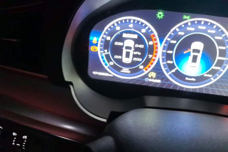 Used Haval H7 2017 Red-Label H7 2.0T Automatic Prestige Model Odometer Close Up