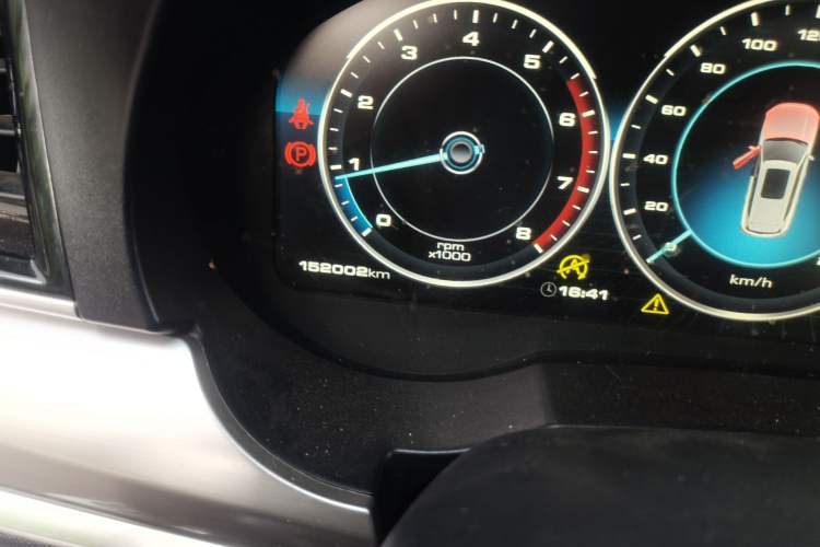 Used Haval H7 2017 Red-Label H7L 2.0T Automatic Prestige Model Odometer Close Up