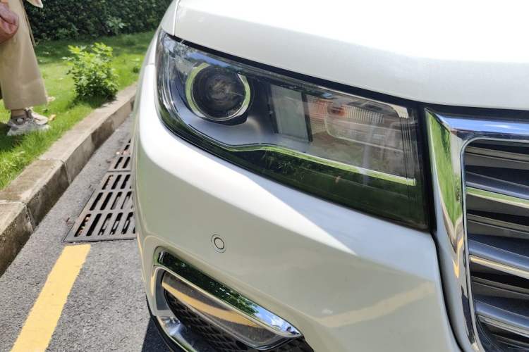 Used Haval H7 2017 Red-Label H7 2.0T Automatic Prestige Model Right Front Headlight