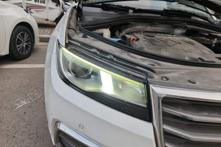 Used Haval H7 2017 Red-Label H7 2.0T Automatic Luxury Model Right Front Headlight
