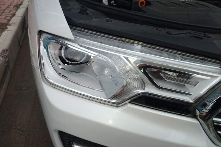 Used Haval H7 2017 Blue-Label H7L 2.0T Automatic Elite Model Right Front Headlight