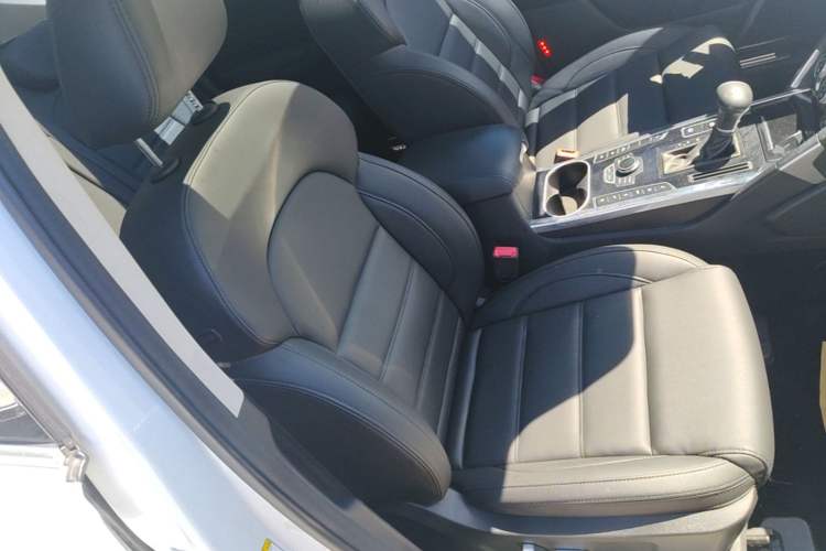 Used Haval H7 2017 Red-Label H7 2.0T Automatic Luxury Model Right Front Seat